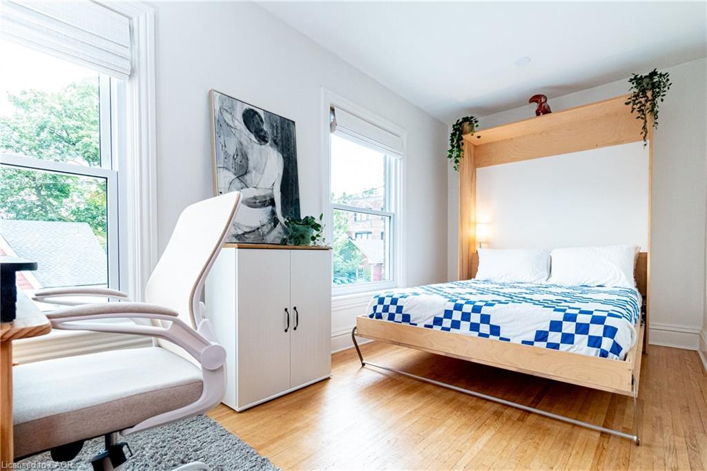 27 Steven Street, Hamilton, ON - Indoor Photo Showing Bedroom