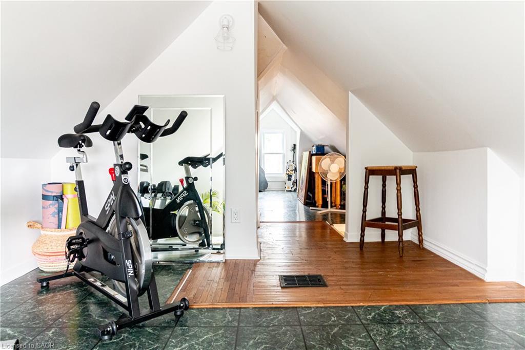 27 Steven Street, Hamilton, ON - Indoor Photo Showing Gym Room