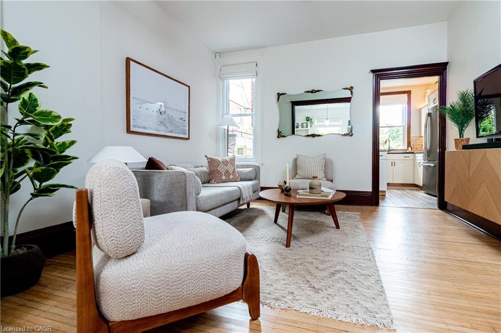 27 Steven Street, Hamilton, ON - Indoor Photo Showing Living Room