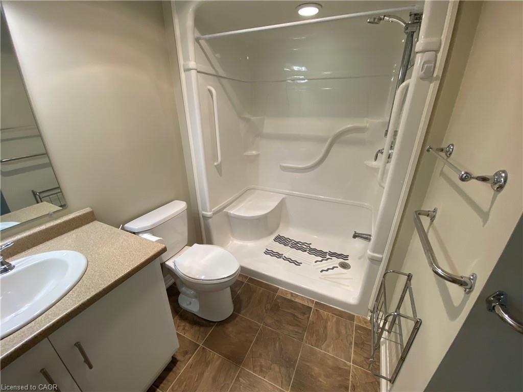 13 Szollosy Circle, Hamilton, ON - Indoor Photo Showing Bathroom