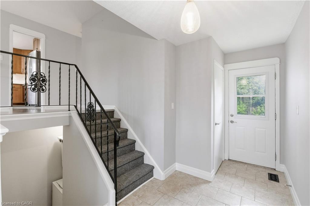 111 Britten Close, Hamilton, ON - Indoor Photo Showing Other Room