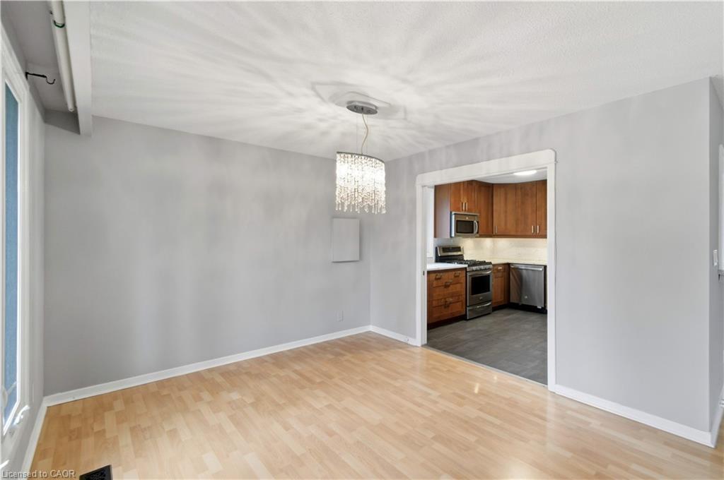 111 Britten Close, Hamilton, ON - Indoor Photo Showing Other Room