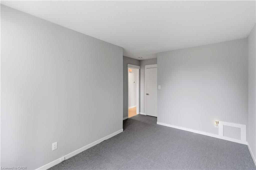 111 Britten Close, Hamilton, ON - Indoor Photo Showing Other Room