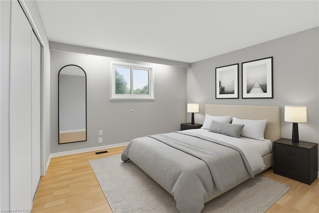 111 Britten Close, Hamilton, ON - Indoor Photo Showing Bedroom