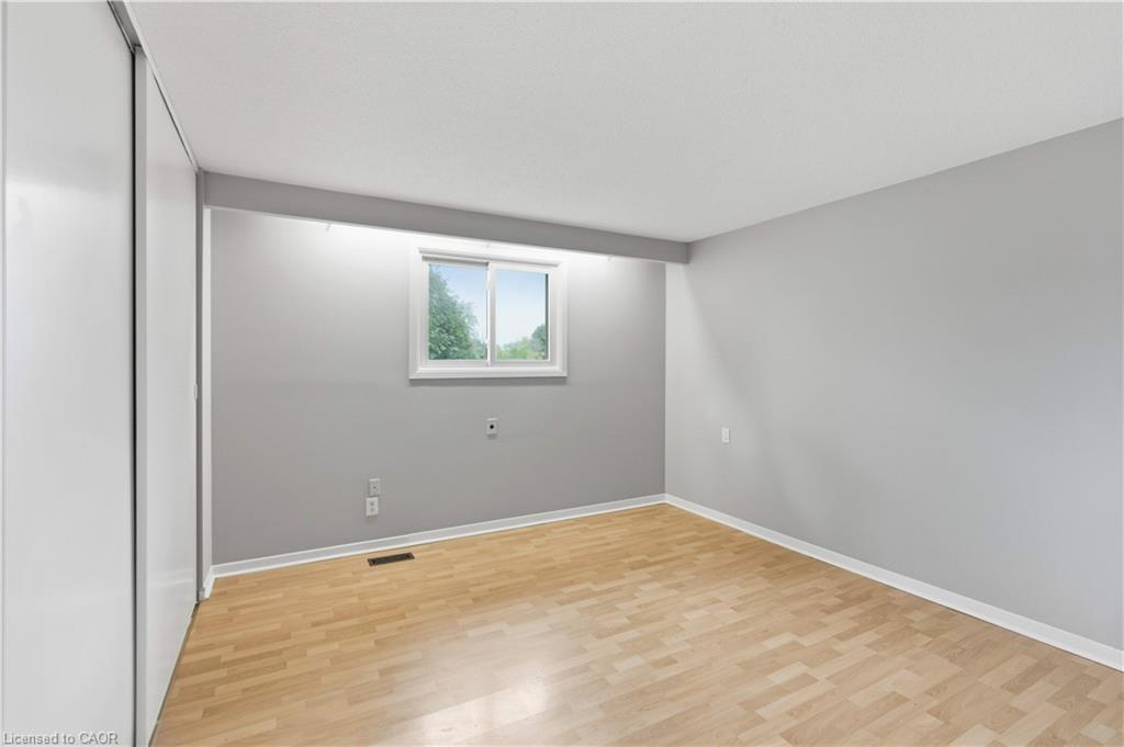 111 Britten Close, Hamilton, ON - Indoor Photo Showing Other Room