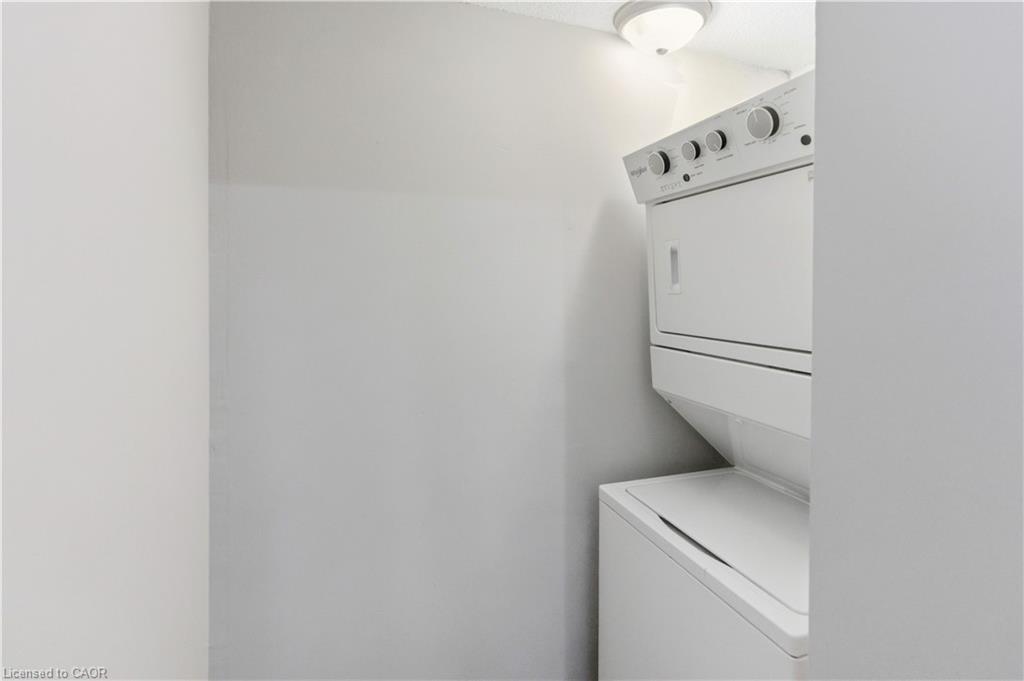111 Britten Close, Hamilton, ON - Indoor Photo Showing Laundry Room