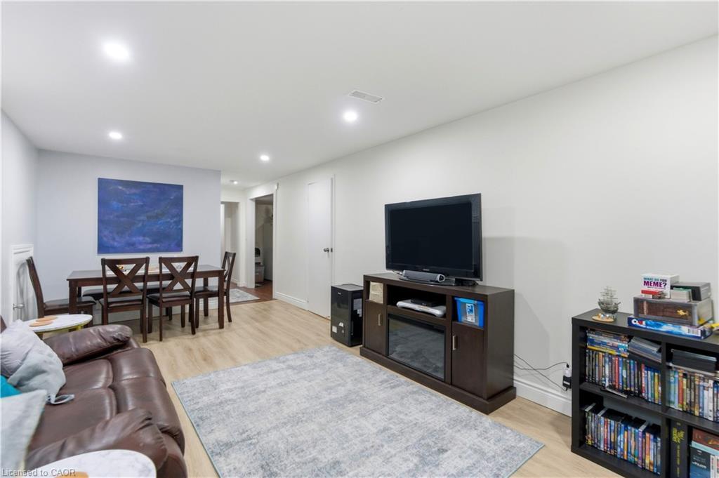 111 Britten Close, Hamilton, ON - Indoor