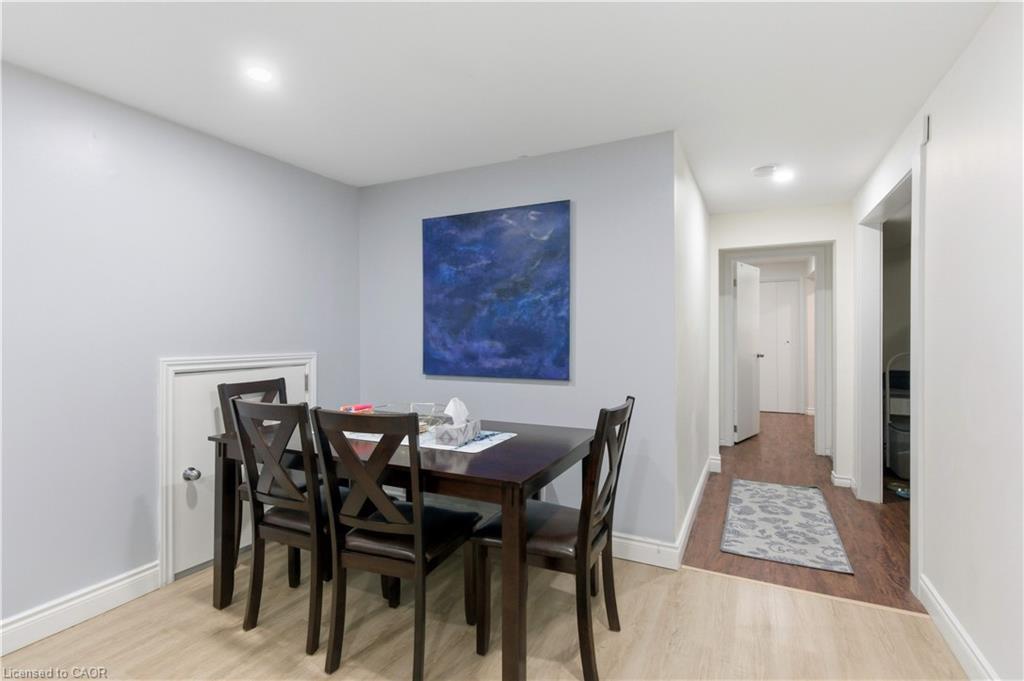 111 Britten Close, Hamilton, ON - Indoor Photo Showing Dining Room