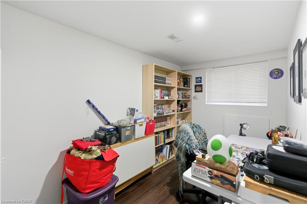 111 Britten Close, Hamilton, ON - Indoor