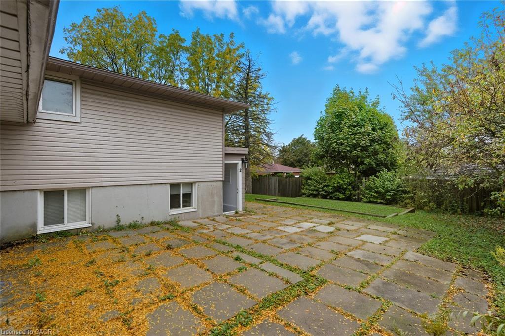 111 Britten Close, Hamilton, ON - Outdoor