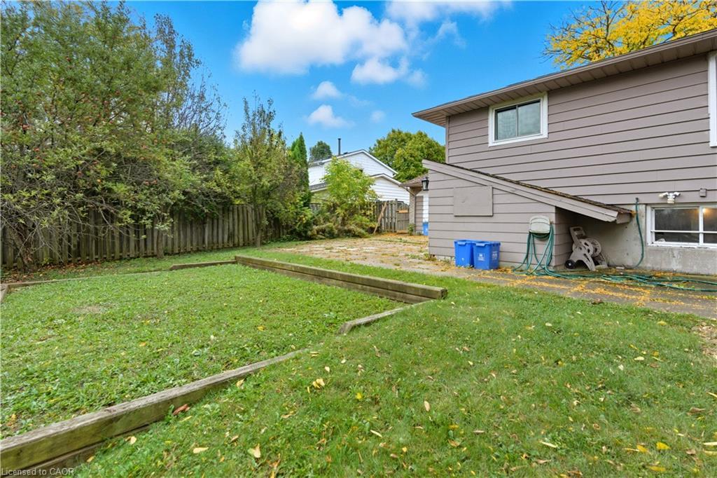 111 Britten Close, Hamilton, ON - Outdoor