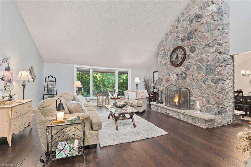 11646 Dublin Line, Halton Hills, ON - Indoor Photo Showing Living Room With Fireplace