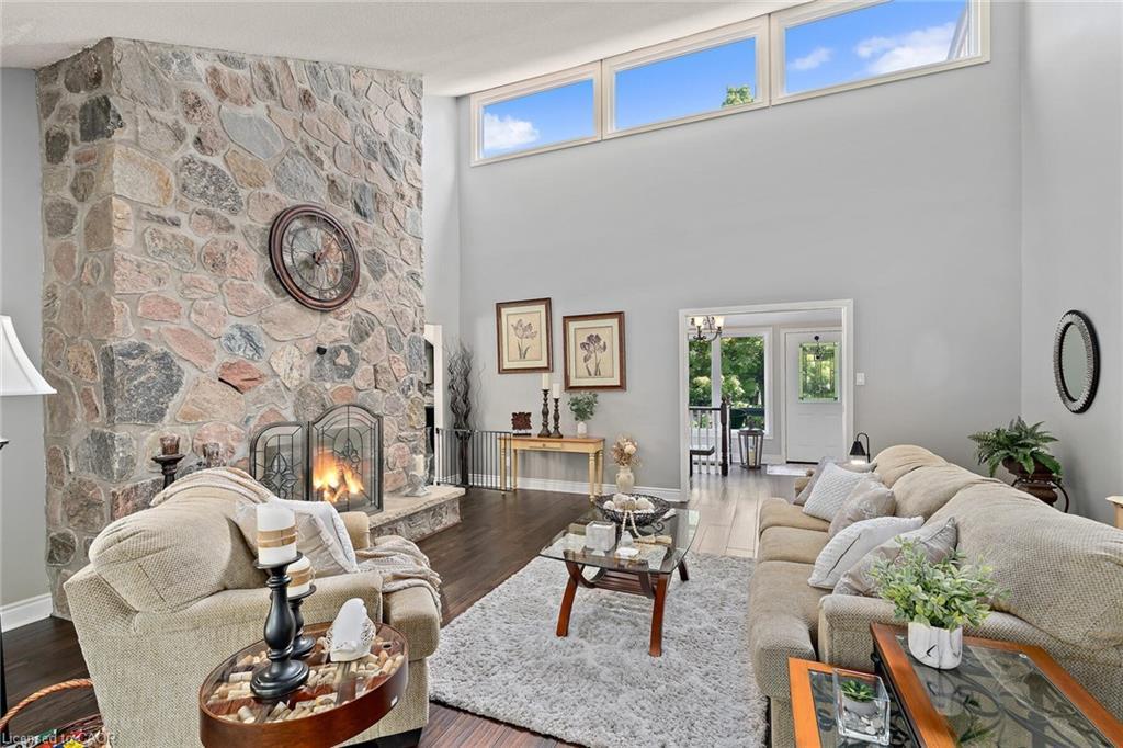 11646 Dublin Line, Halton Hills, ON - Indoor Photo Showing Living Room With Fireplace