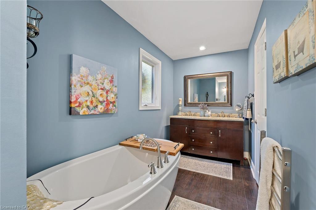 11646 Dublin Line, Halton Hills, ON - Indoor Photo Showing Bathroom