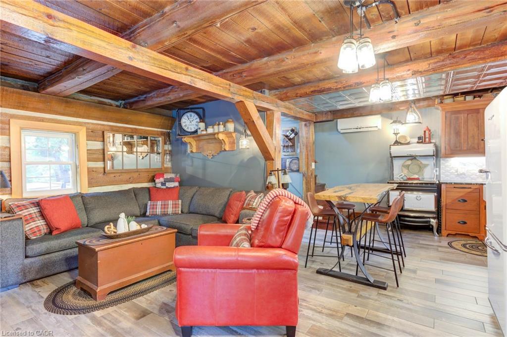 146 Field Street, West Grey, ON - Indoor Photo Showing Living Room