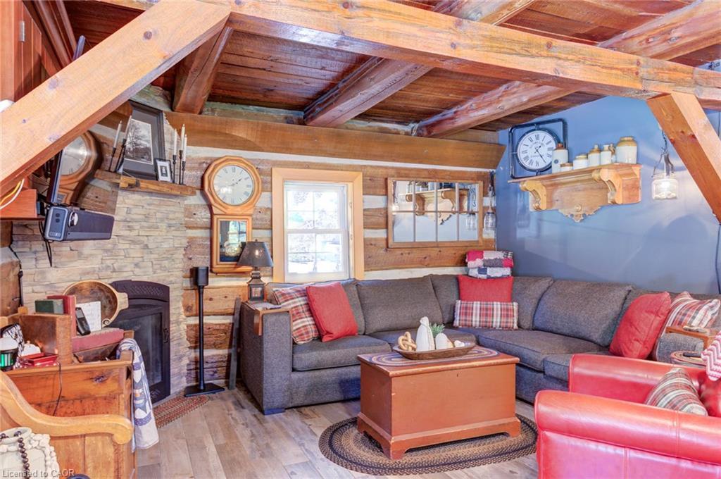 146 Field Street, West Grey, ON - Indoor Photo Showing Living Room