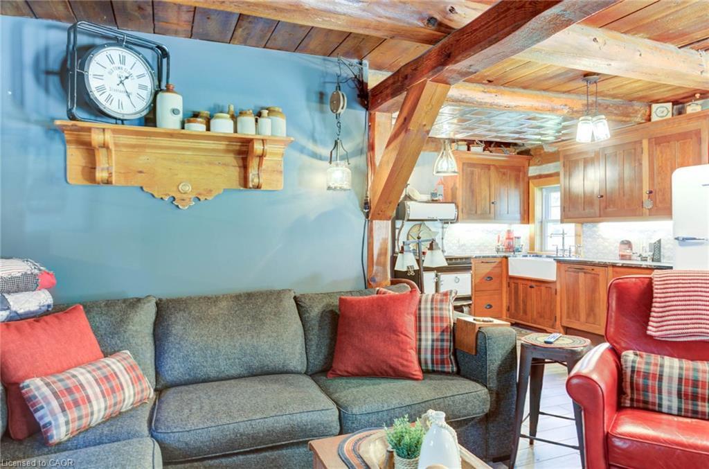 146 Field Street, West Grey, ON - Indoor Photo Showing Living Room