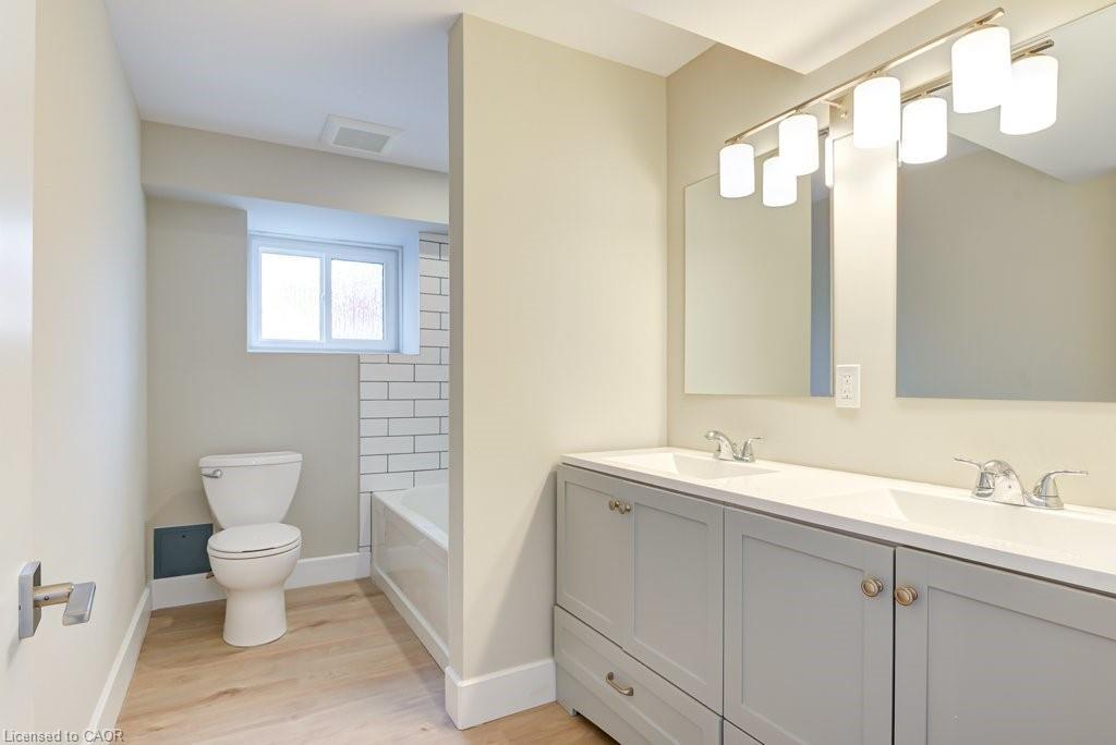 Lower-155 Doon Road, Kitchener, ON - Indoor Photo Showing Bathroom