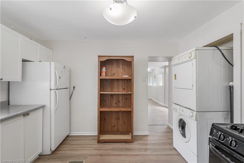 237 St. Julien Street, London, ON - Indoor Photo Showing Laundry Room