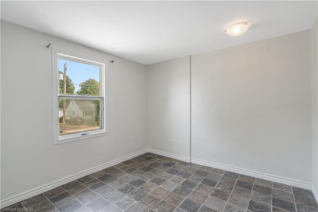 237 St. Julien Street, London, ON - Indoor Photo Showing Other Room