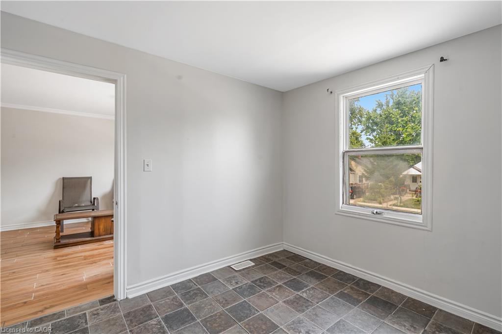 237 St. Julien Street, London, ON - Indoor Photo Showing Other Room