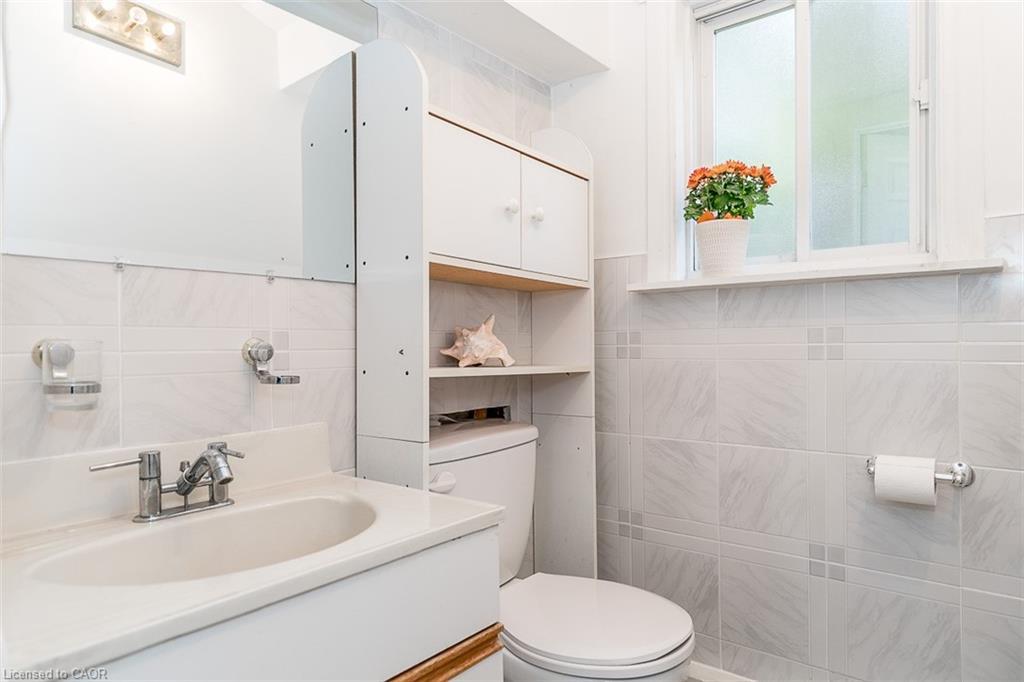 7941 Highway 26, Clearview, ON - Indoor Photo Showing Bathroom