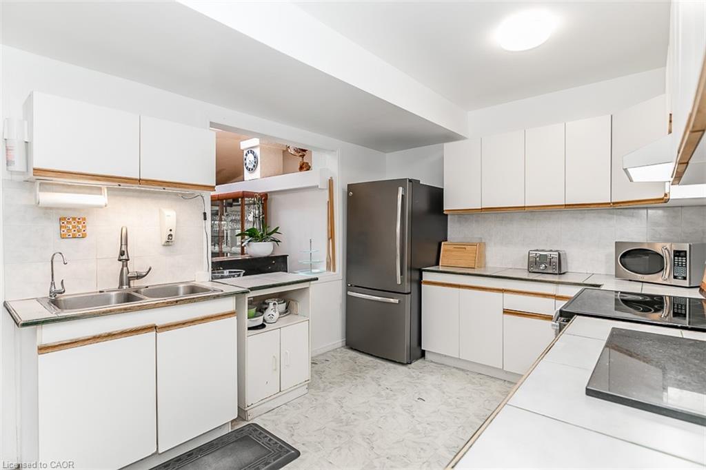 7941 Highway 26, Clearview, ON - Indoor Photo Showing Kitchen With Double Sink