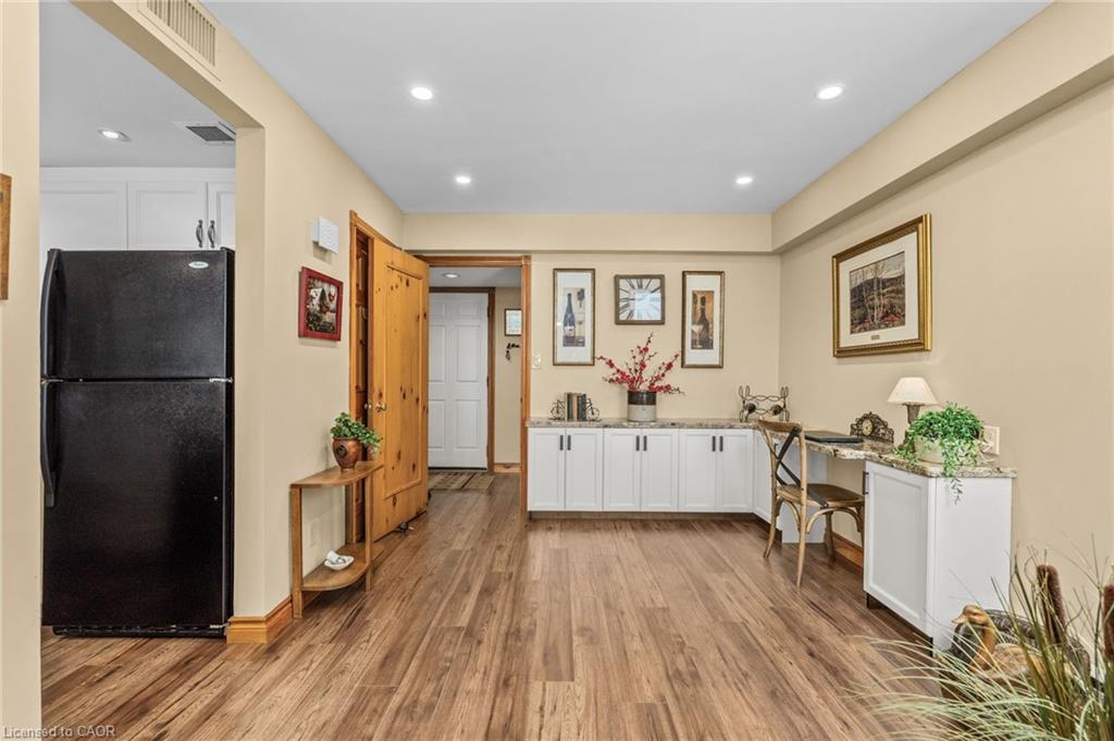 1-131 Grandview Hilltop Drive, Huntsville, ON - Indoor