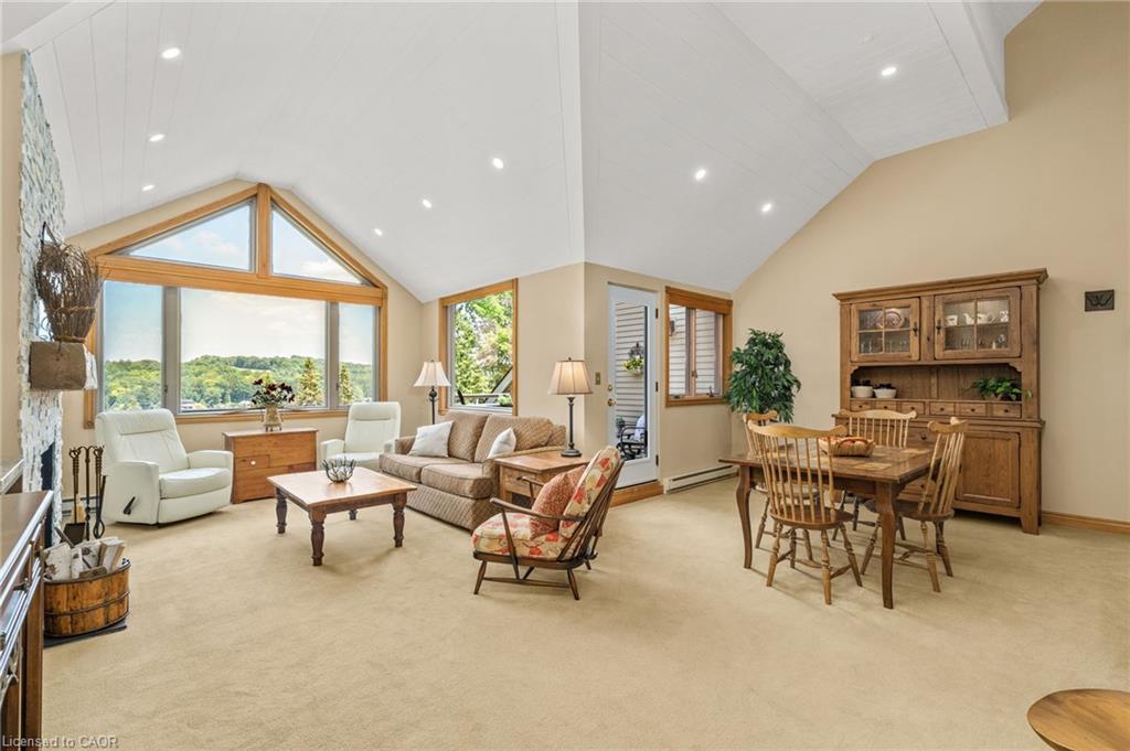 1-131 Grandview Hilltop Drive, Huntsville, ON - Indoor Photo Showing Living Room