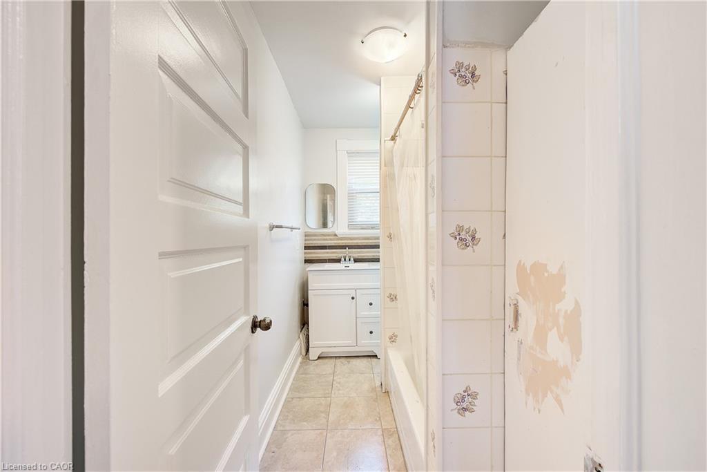 201 Clarence Street, London, ON - Indoor Photo Showing Bathroom