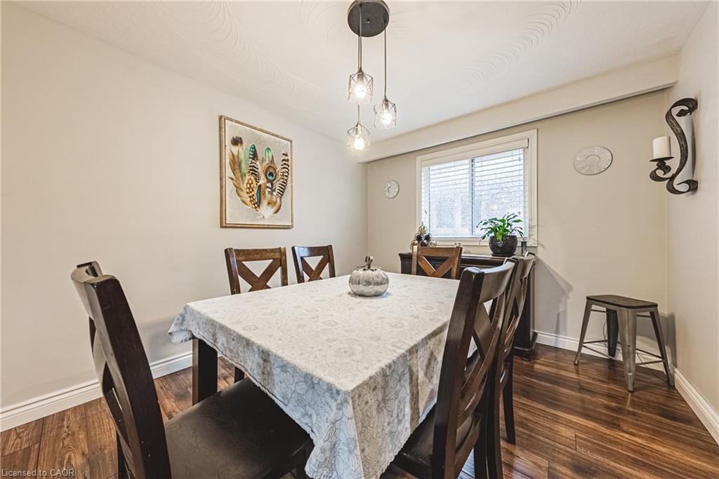 477 Queen Victoria Drive, Hamilton, ON - Indoor Photo Showing Dining Room