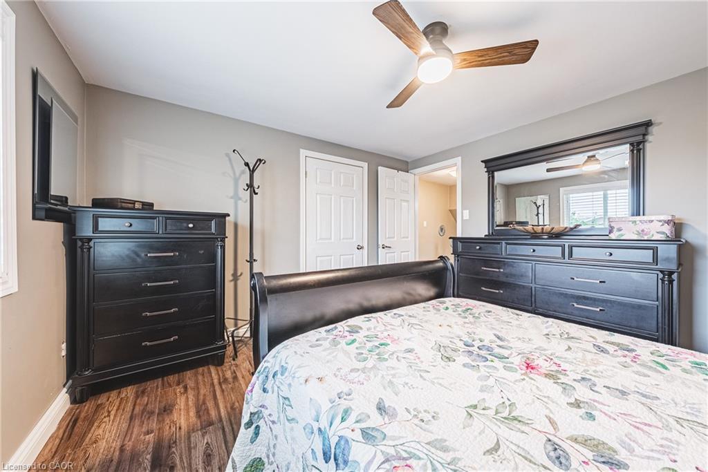 477 Queen Victoria Drive, Hamilton, ON - Indoor Photo Showing Bedroom