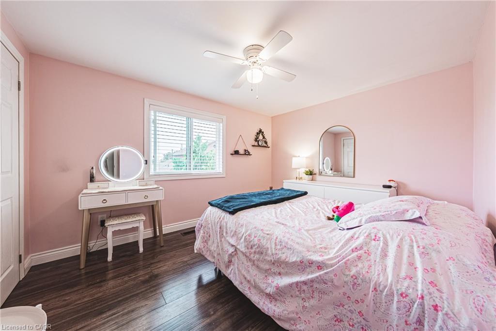 477 Queen Victoria Drive, Hamilton, ON - Indoor Photo Showing Bedroom