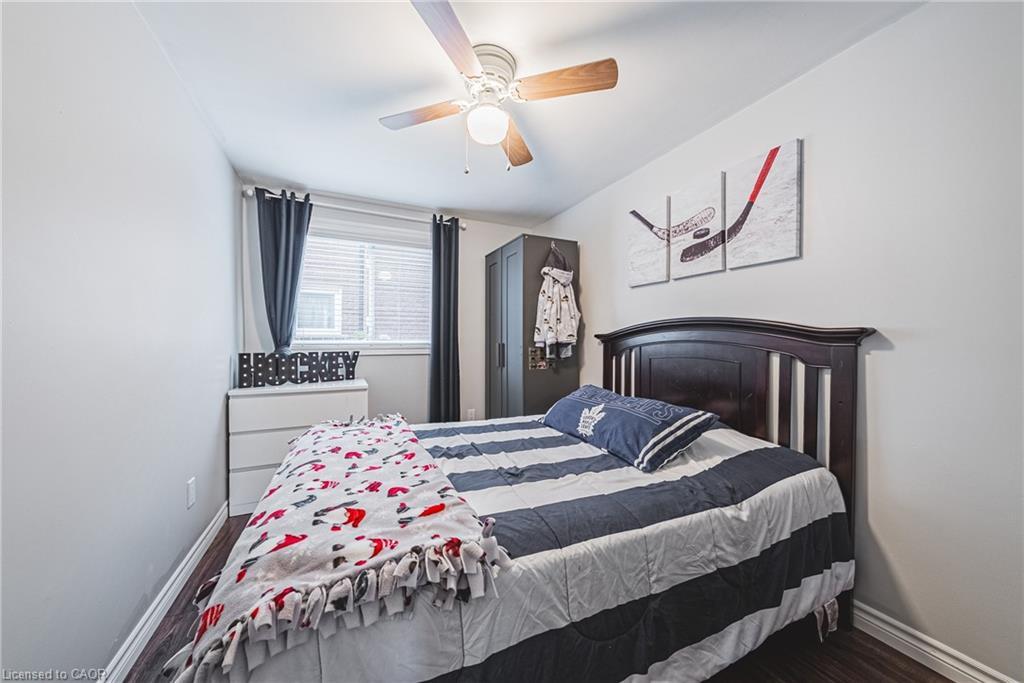 477 Queen Victoria Drive, Hamilton, ON - Indoor Photo Showing Bedroom