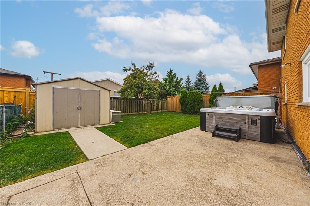 477 Queen Victoria Drive, Hamilton, ON - Outdoor