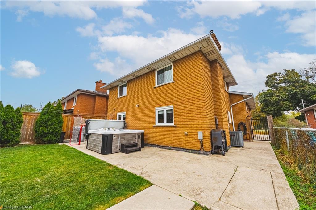 477 Queen Victoria Drive, Hamilton, ON - Outdoor With Exterior