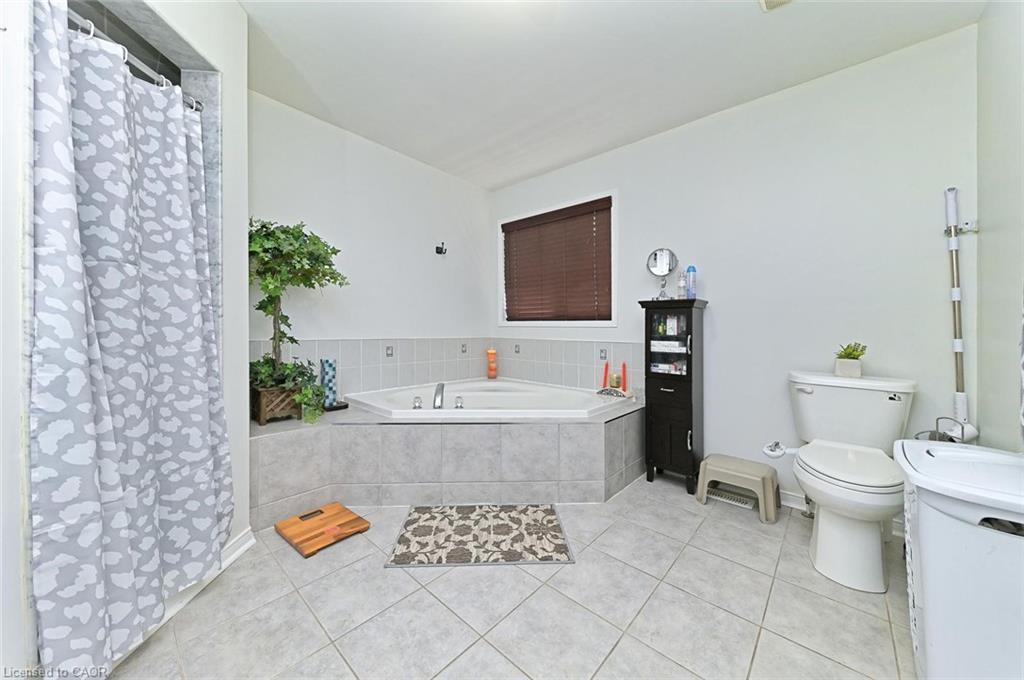 28 Abbotsbury Drive, Brampton, ON - Indoor Photo Showing Bathroom