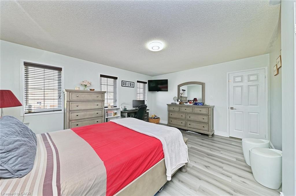 28 Abbotsbury Drive, Brampton, ON - Indoor Photo Showing Bedroom