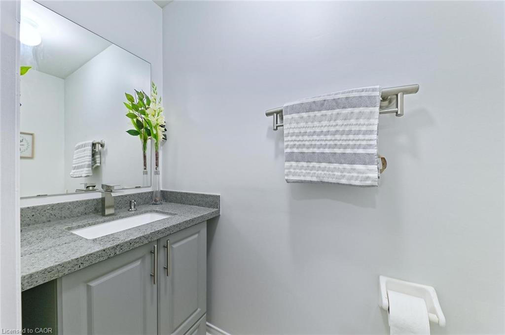 28 Abbotsbury Drive, Brampton, ON - Indoor Photo Showing Bathroom