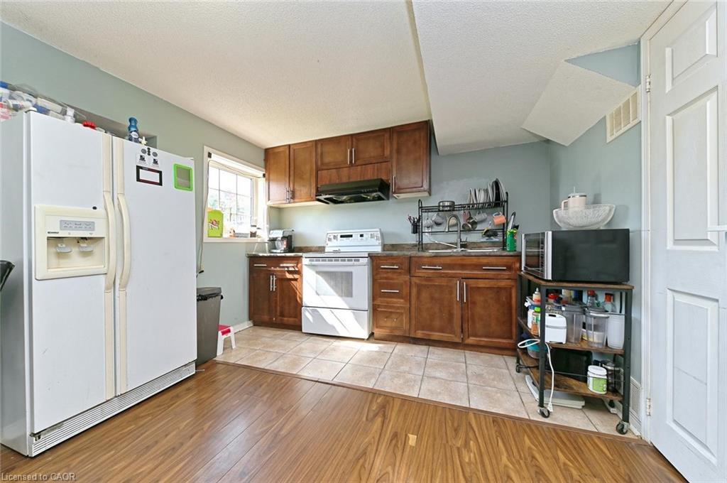 28 Abbotsbury Drive, Brampton, ON - Indoor Photo Showing Kitchen