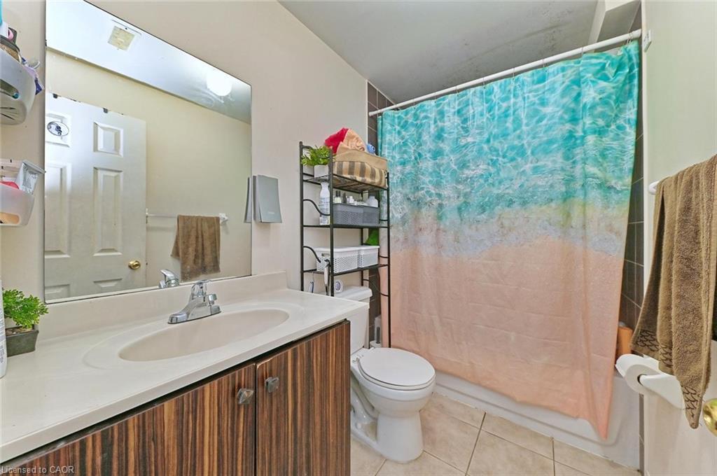 28 Abbotsbury Drive, Brampton, ON - Indoor Photo Showing Bathroom