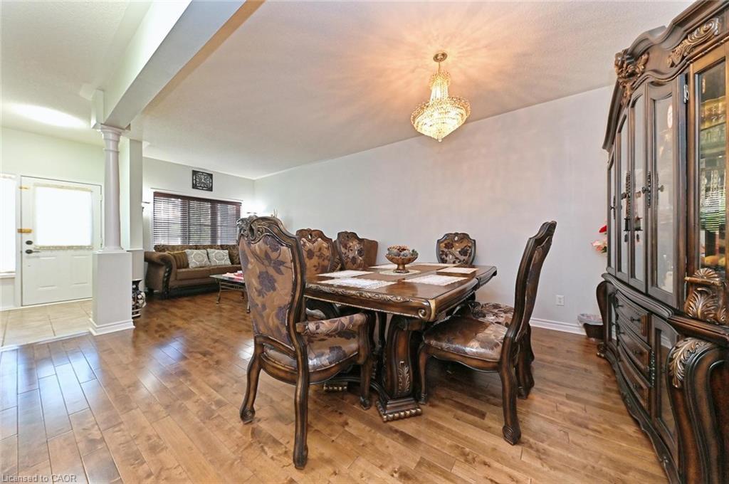 28 Abbotsbury Drive, Brampton, ON - Indoor Photo Showing Dining Room