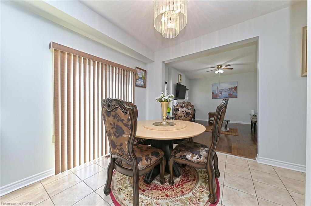 28 Abbotsbury Drive, Brampton, ON - Indoor Photo Showing Dining Room