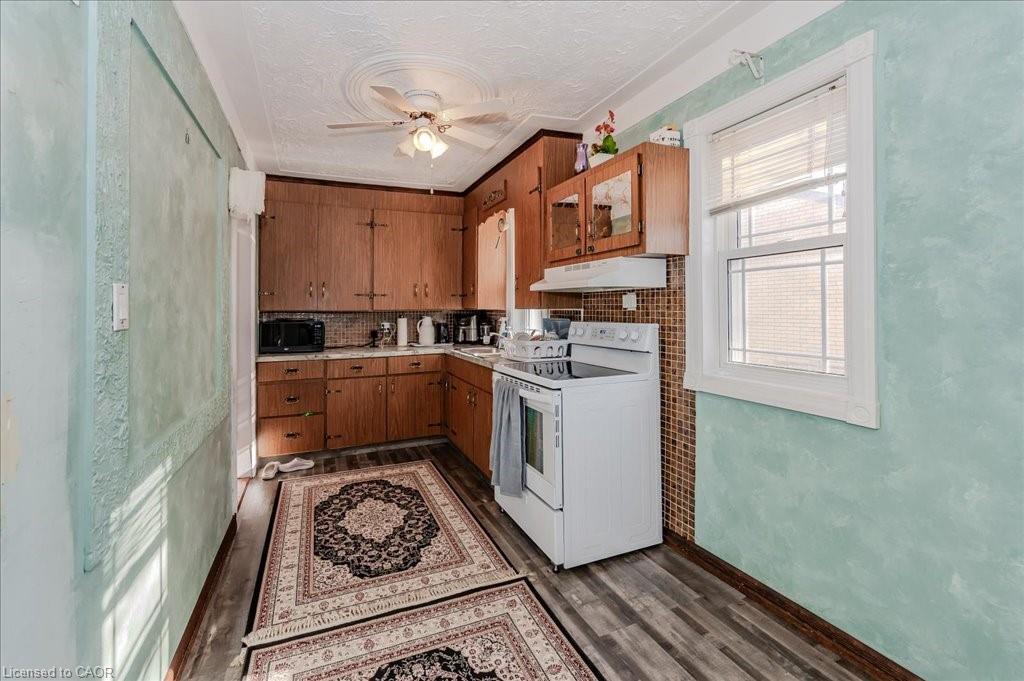 478 Greenfield Avenue, Kitchener, ON - Indoor Photo Showing Kitchen