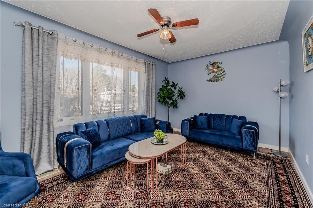478 Greenfield Avenue, Kitchener, ON - Indoor Photo Showing Living Room