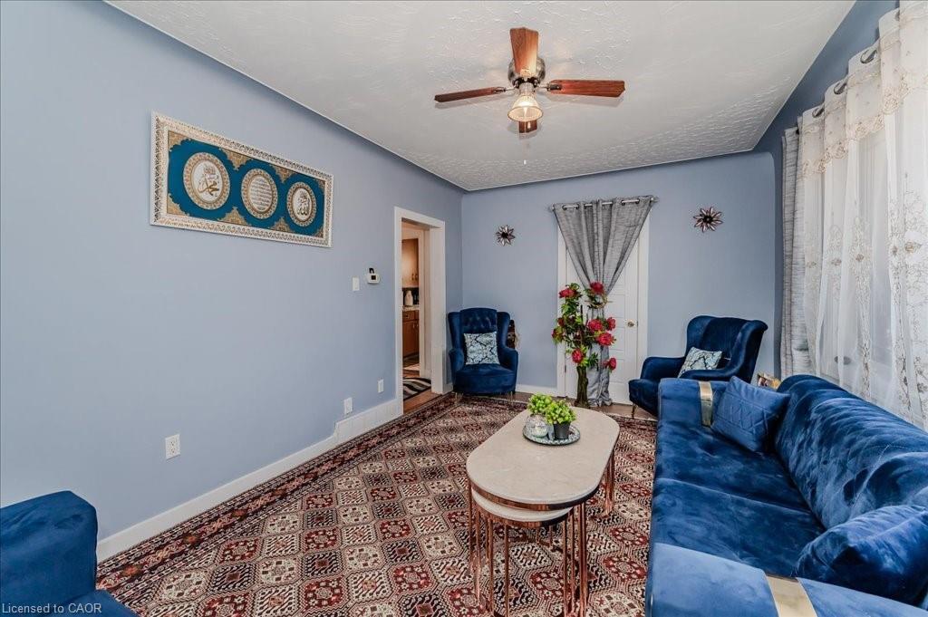 478 Greenfield Avenue, Kitchener, ON - Indoor Photo Showing Living Room