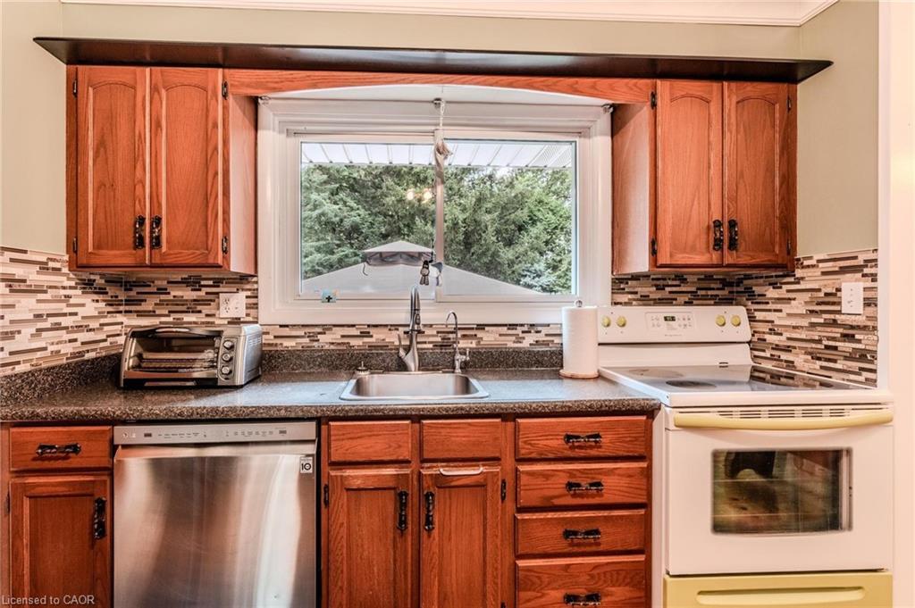 46 First Street, Waterdown, ON - Indoor Photo Showing Kitchen