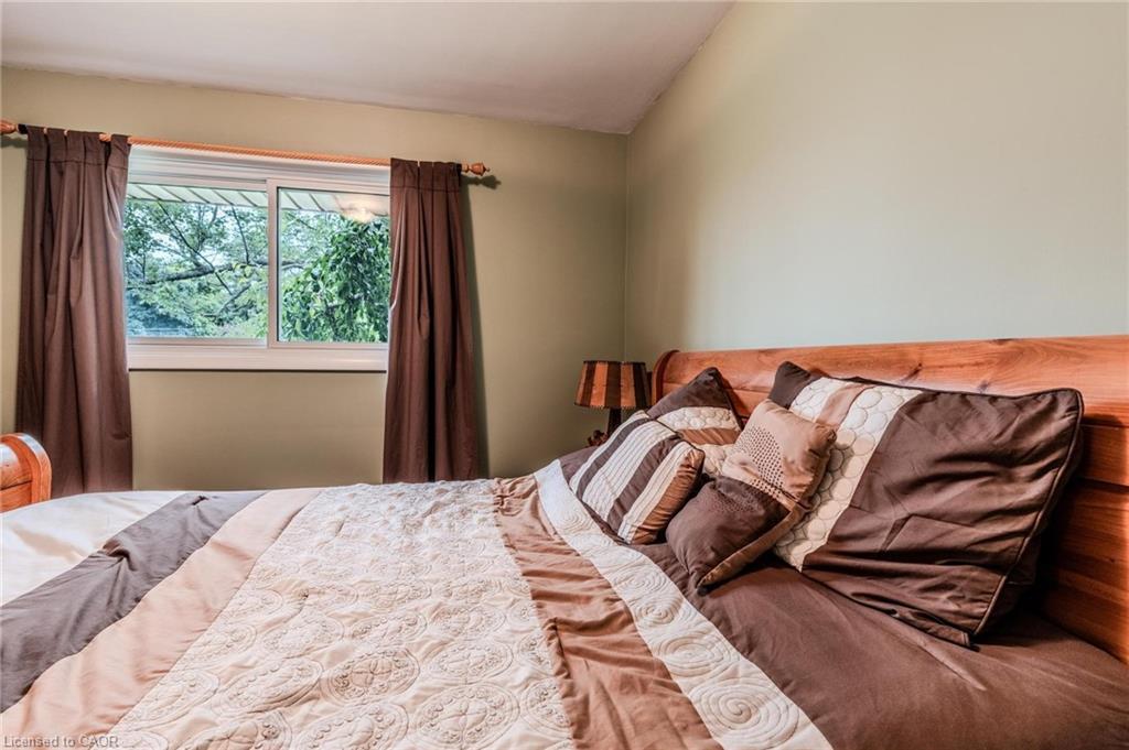 46 First Street, Waterdown, ON - Indoor Photo Showing Bedroom