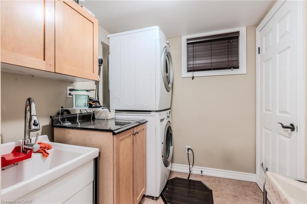 46 First Street, Waterdown, ON - Indoor Photo Showing Laundry Room