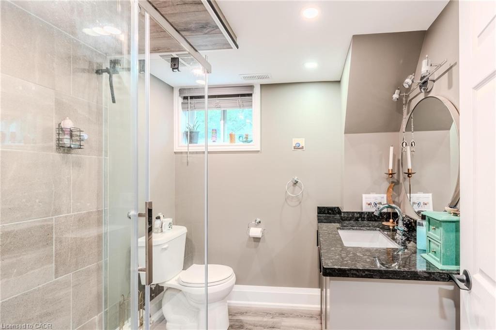 46 First Street, Waterdown, ON - Indoor Photo Showing Bathroom